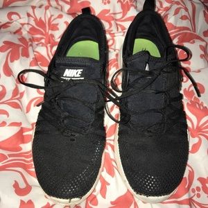 nike tennis shoe
